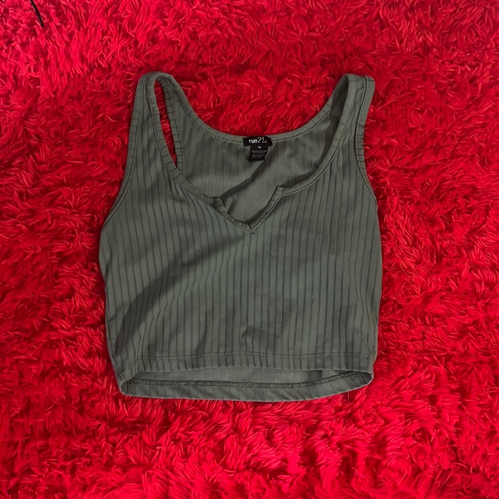 Green cropped tank top, size M, rue 21
